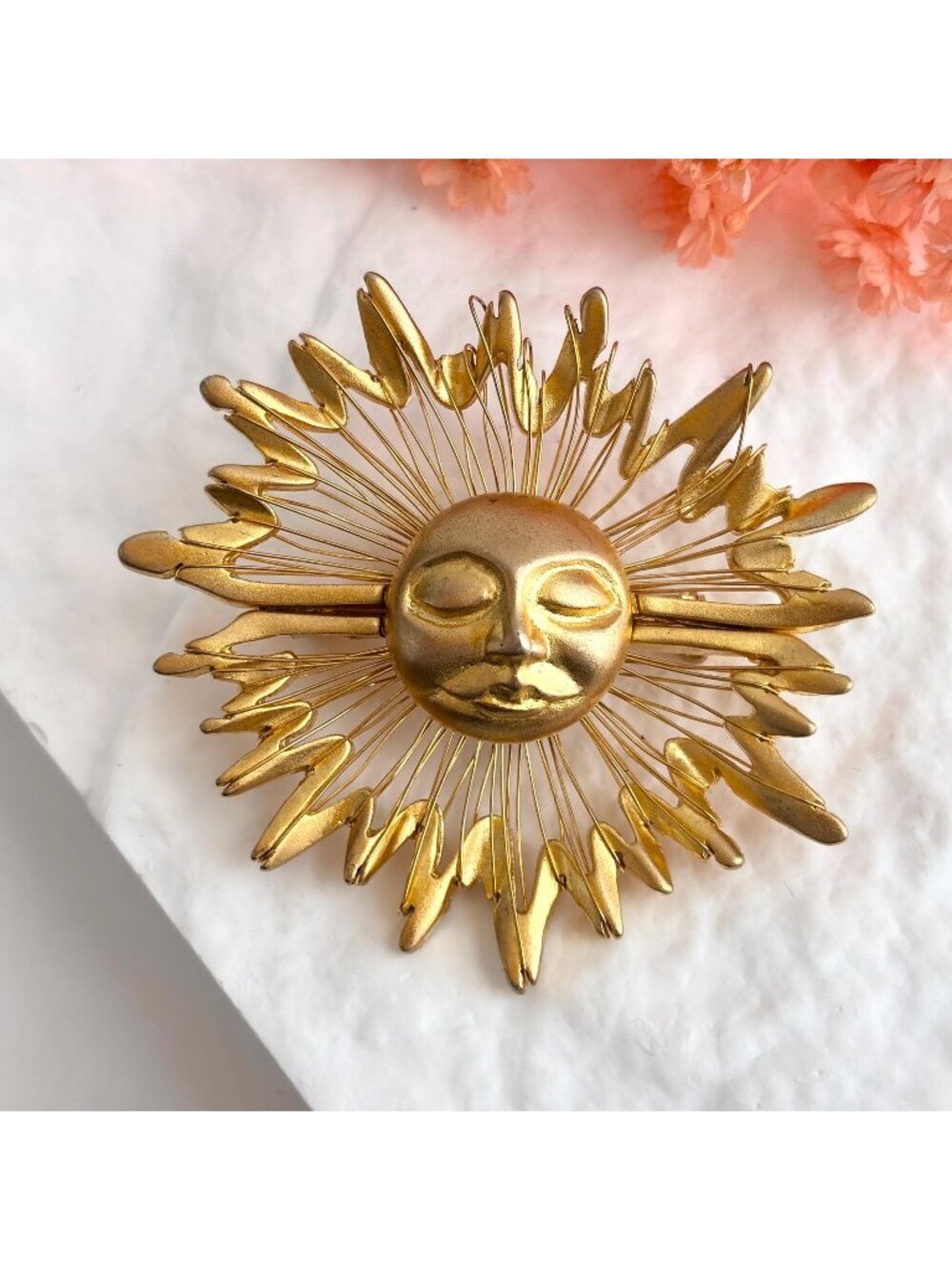 Sunray Figural Brushed Satin Gold Toned 80's Vintage Costume Jewelry Brooch